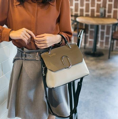 时尚斜挎单肩牛皮包搭配:经典百搭单肩包分享(图) 时尚斜挎单肩牛皮包搭配:经典百搭单肩包分享(图)