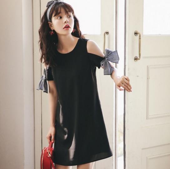 包臀裙搭配V领中袖衬衫：性感优雅时髦范儿（图）