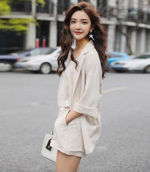 够时尚够省心的天丝宽松T恤阔腿裤套装搭配（图）