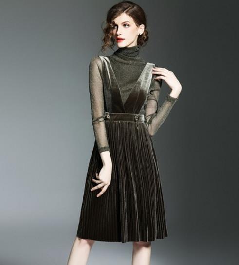 今年有这几款金丝绒百褶背心裙的搭配省时省力（图）