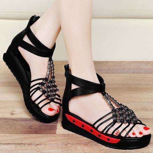 平底凉鞋的浪漫一夏:时尚绑带平底凉鞋推荐(图) 平底凉鞋的浪漫一夏:时尚绑带平底凉鞋推荐(图)