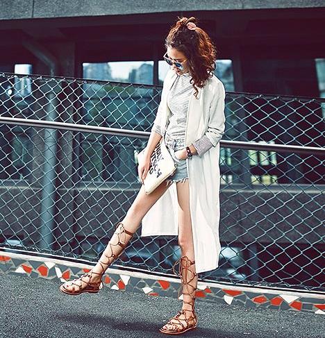 平底凉鞋的浪漫一夏:时尚绑带平底凉鞋推荐(图) 平底凉鞋的浪漫一夏:时尚绑带平底凉鞋推荐(图)