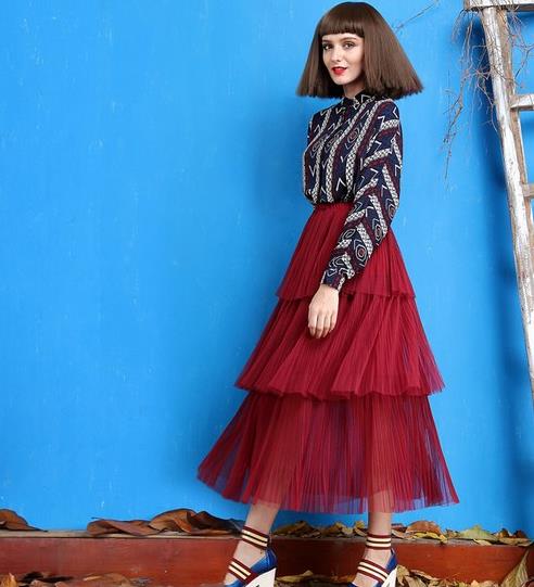 蕾丝拼接蓬蓬裙怎么搭配外套：甜美外套打造复古风