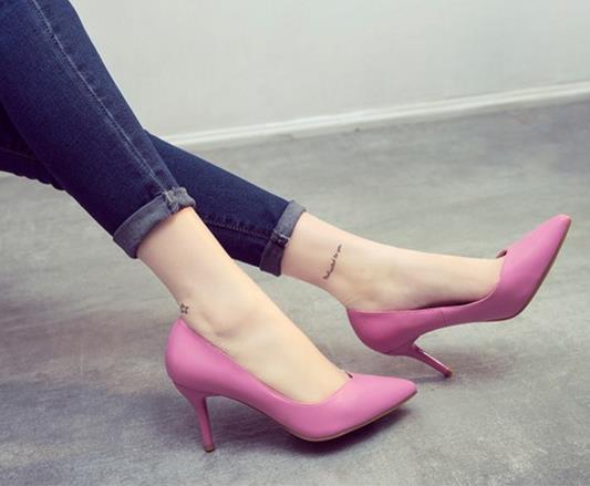 这是今年时尚周的热款:时尚粗跟镂空高跟鞋(图) 这是今年时尚周的热款:时尚粗跟镂空高跟鞋(图)