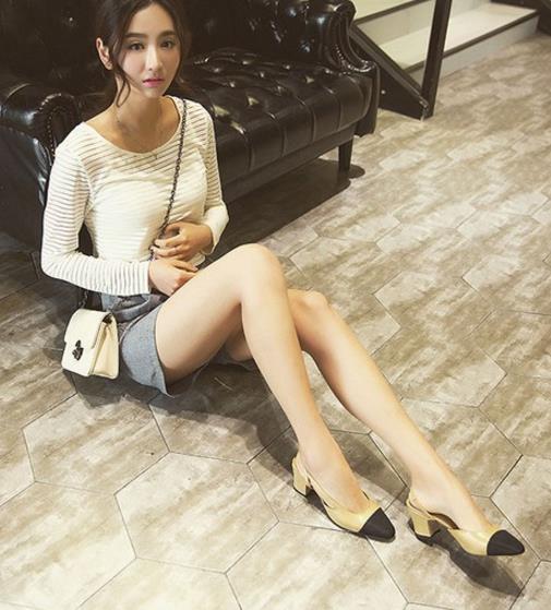 这是今年时尚周的热款：时尚粗跟镂空高跟鞋（图）