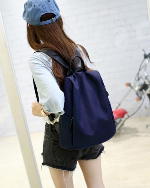 有颜值又减龄的背包长这样:时尚印花铆钉双肩包(图) 有颜值又减龄的背包长这样:时尚印花铆钉双肩包(图)