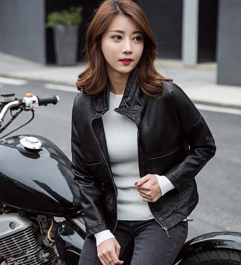 用一件水洗皮修身彩色小皮衣打造百变风格（图）