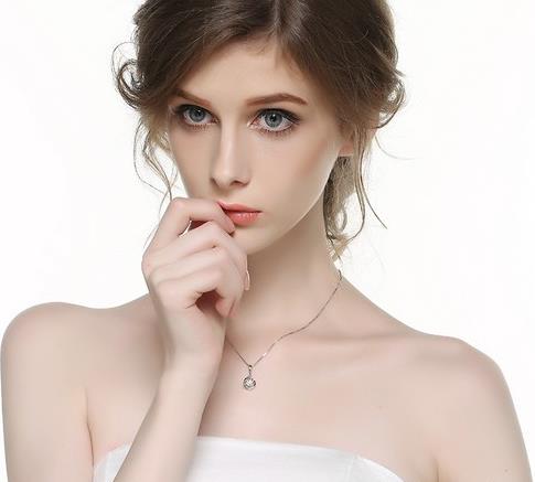 银锁骨链水波链搭配：时尚性感锁骨链推荐（图）