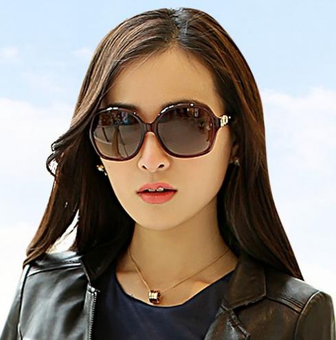 这几款潮流感瞬间爆棚的彩膜渐变色太阳镜搭配(图) 这几款潮流感瞬间爆棚的彩膜渐变色太阳镜搭配(图)