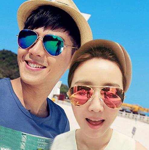 这几款潮流感瞬间爆棚的彩膜渐变色太阳镜搭配(图) 这几款潮流感瞬间爆棚的彩膜渐变色太阳镜搭配(图)