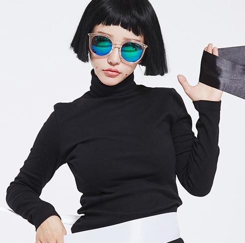 这几款潮流感瞬间爆棚的彩膜渐变色太阳镜搭配(图) 这几款潮流感瞬间爆棚的彩膜渐变色太阳镜搭配(图)