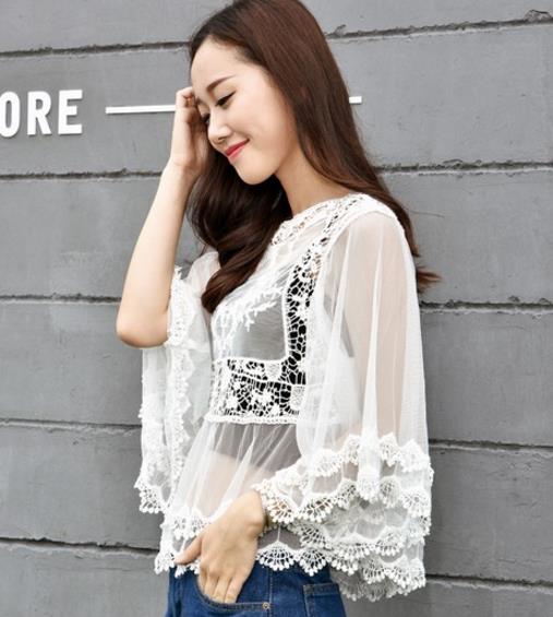 背心搭配宽松蝙蝠袖罩衫：5款罩衫打造知性韵味（图）