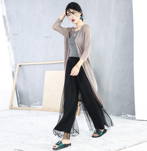 衬衫搭配纯色背带阔腿裤：教你阔腿裤穿出新潮感（图）