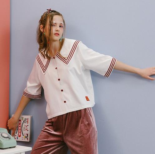 卡通刺绣七分袖衬衫搭配牛仔裤:青春减龄(图) 卡通刺绣七分袖衬衫搭配牛仔裤:青春减龄(图)