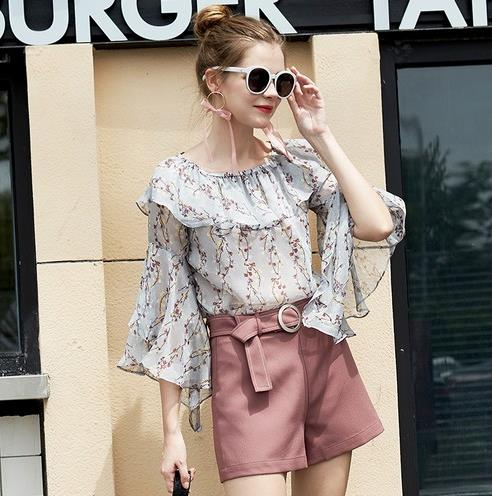 卡通刺绣七分袖衬衫搭配牛仔裤:青春减龄(图) 卡通刺绣七分袖衬衫搭配牛仔裤:青春减龄(图)