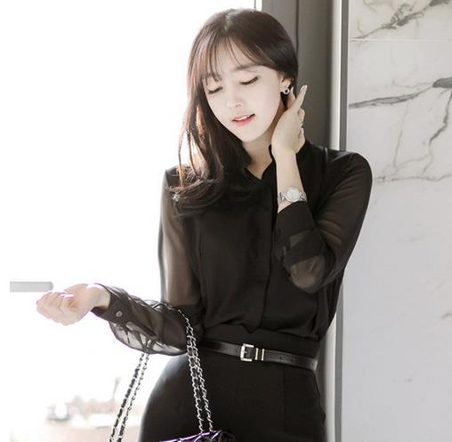 牛仔短裤搭配一字领蕾丝七分袖上衣:时尚性感(图) 牛仔短裤搭配一字领蕾丝七分袖上衣:时尚性感(图)