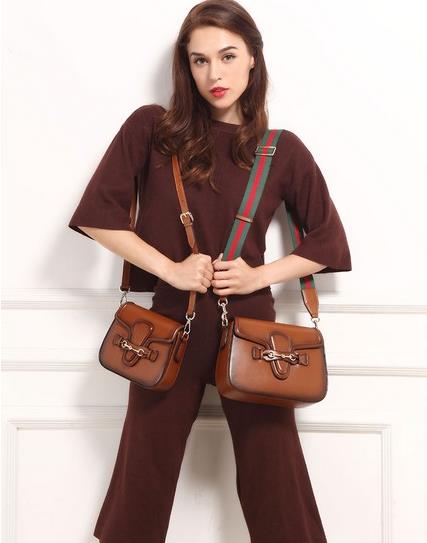 让青春有范儿时尚真皮蛇纹小方包搭配推荐(图) 让青春有范儿时尚真皮蛇纹小方包搭配推荐(图)