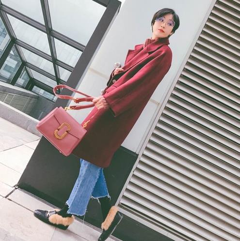 让青春有范儿时尚真皮蛇纹小方包搭配推荐(图) 让青春有范儿时尚真皮蛇纹小方包搭配推荐(图)