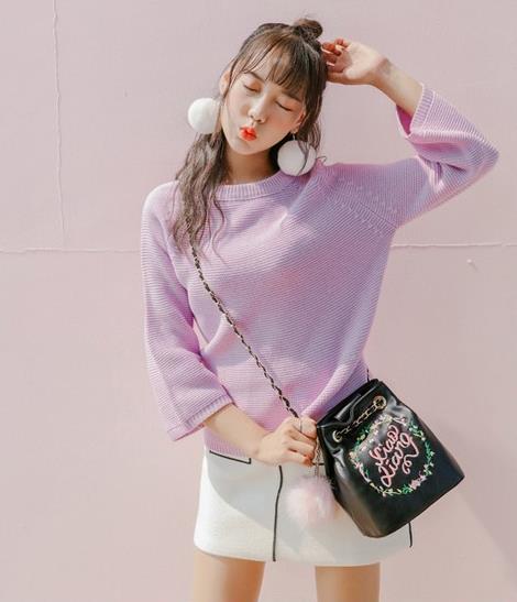 让青春有范儿时尚真皮蛇纹小方包搭配推荐（图）