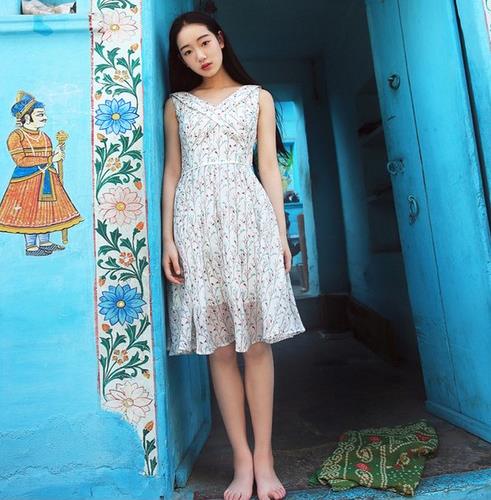 欧根纱绣花包臀连衣裙搭配:演绎时尚性感女神范 欧根纱绣花包臀连衣裙搭配:演绎时尚性感女神范