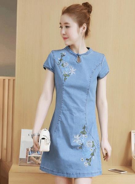 高跟鞋搭配网纱拼接牛仔连衣裙:刚柔并济(图) 高跟鞋搭配网纱拼接牛仔连衣裙:刚柔并济(图)