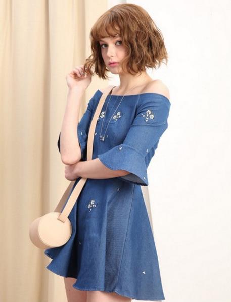 高跟鞋搭配网纱拼接牛仔连衣裙:刚柔并济(图) 高跟鞋搭配网纱拼接牛仔连衣裙:刚柔并济(图)