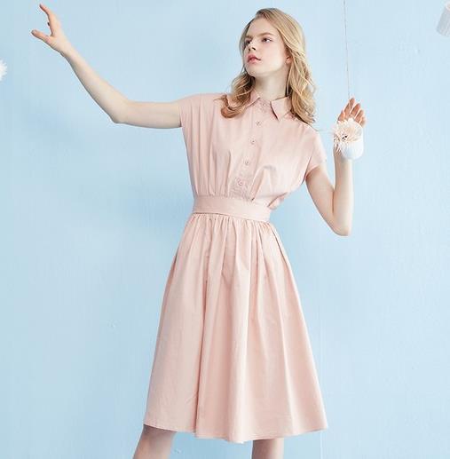 从夏穿到秋的衬衫裙：势头不减转换自如