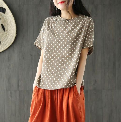 夏季棉麻绣花短袖T恤2017：女士新款T恤推荐