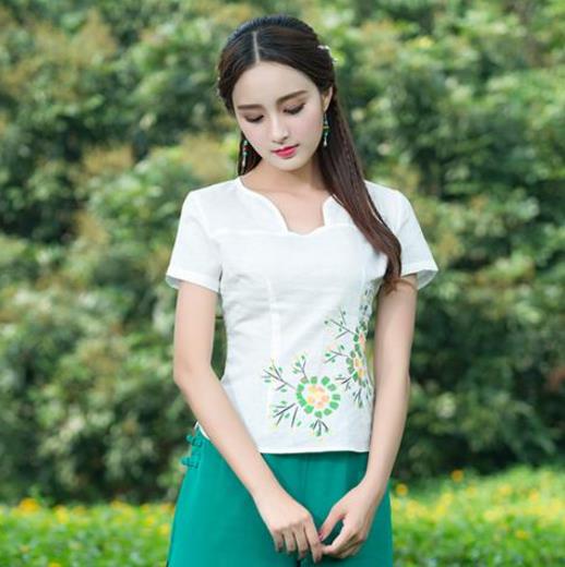 夏季棉麻绣花短袖T恤2017：女士新款T恤推荐