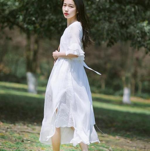 凉鞋搭配中长款雪纺连衣裙：打造复古森女风