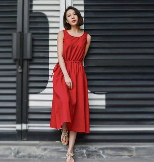 凉鞋搭配中长款雪纺连衣裙：打造复古森女风