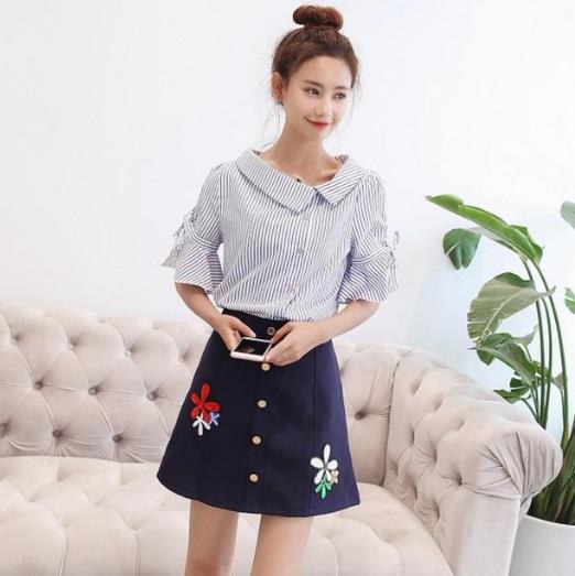 宽松条纹连衣裙搭配:6种搭出简约时尚感 宽松条纹连衣裙搭配:6种搭出简约时尚感