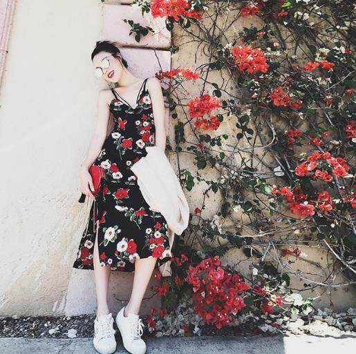 挂脖露肩性感背心连衣裙：清凉性感有活力