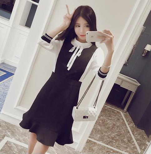 荷叶边连衣裙搭配:复古优雅风情(图) 荷叶边连衣裙搭配:复古优雅风情(图)