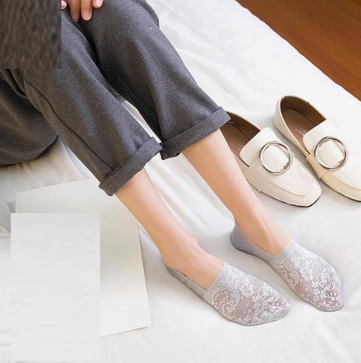 高跟鞋搭配蕾丝船袜：打造温雅公主风（图）