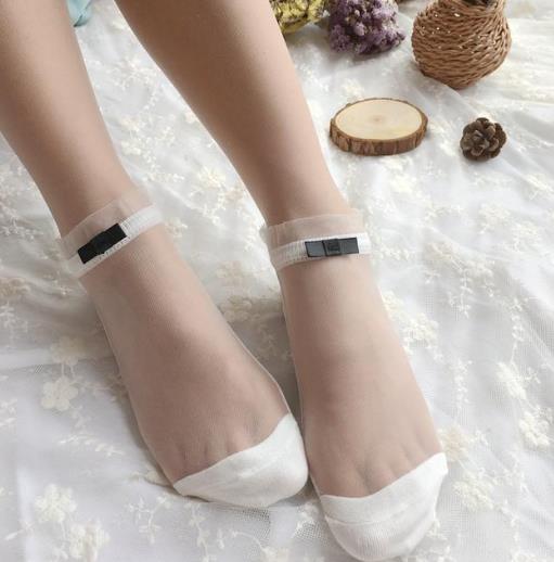 高跟鞋搭配蕾丝船袜：打造温雅公主风（图）