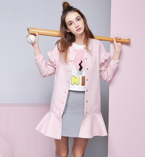 荷叶边连衣裙搭配：复古优雅风情（图）