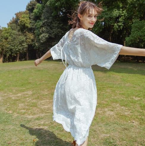 蝙蝠袖V领连衣裙分享：6款穿出性感优雅女人味