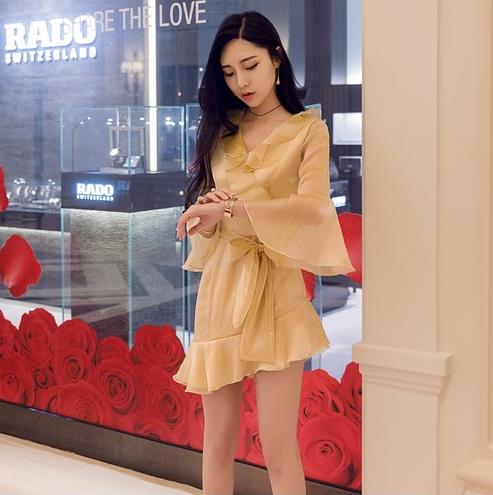 荷叶边系带连衣裙搭配：让显瘦无处不在（图）