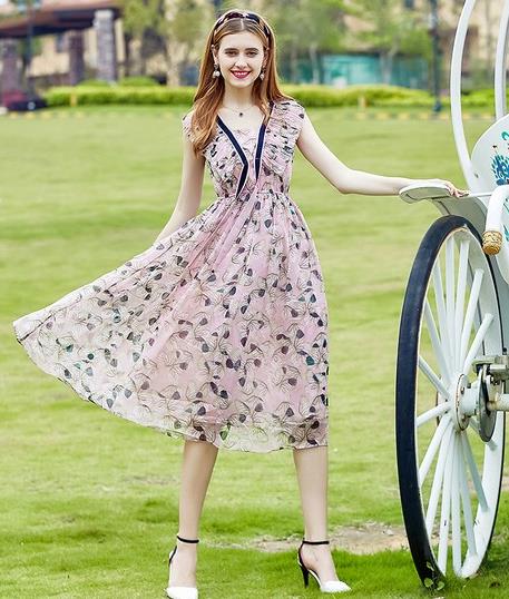 印花雪纺连衣裙搭配:印花唤醒夏日活力 印花雪纺连衣裙搭配:印花唤醒夏日活力