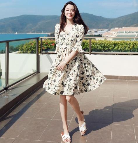 印花雪纺连衣裙搭配:印花唤醒夏日活力 印花雪纺连衣裙搭配:印花唤醒夏日活力