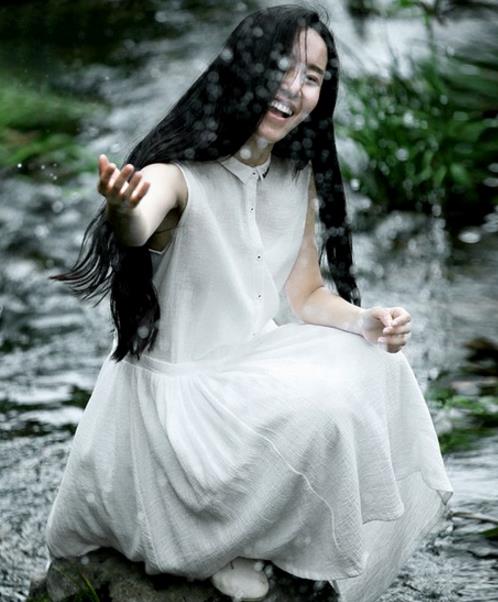 白色连衣裙搭配：气质淑雅少女心