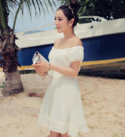 白色连衣裙搭配：气质淑雅少女心