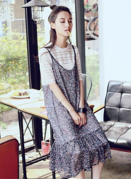 一条吊带裙多种穿法:性感妩媚抢尽风头 一条吊带裙多种穿法:性感妩媚抢尽风头