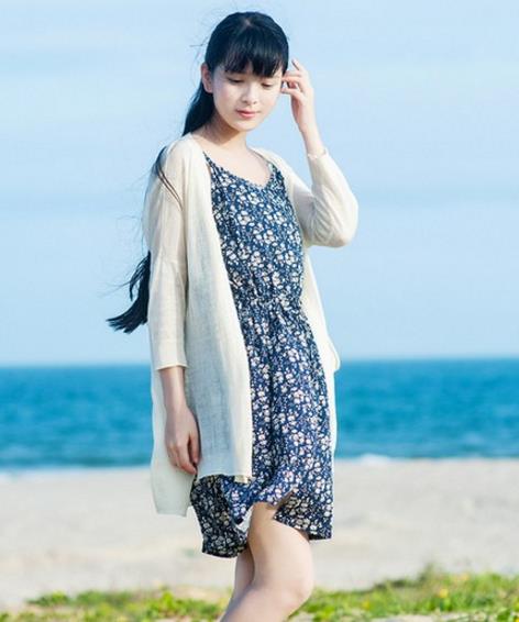 一条吊带裙多种穿法:性感妩媚抢尽风头 一条吊带裙多种穿法:性感妩媚抢尽风头