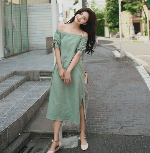 高跟鞋搭配性感露肩连衣裙:打造天然风韵 高跟鞋搭配性感露肩连衣裙:打造天然风韵