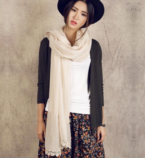 印花雪纺纱巾搭配:6款丝巾搭出高档轻奢范儿 印花雪纺纱巾搭配:6款丝巾搭出高档轻奢范儿