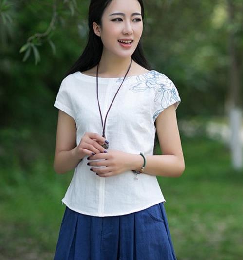 韩版女装白色刺绣上衣：清纯的诱惑(图)