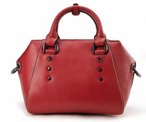 秋冬款复古鳄鱼纹手提包搭配:5款手提包演绎甜美范 秋冬款复古鳄鱼纹手提包搭配:5款手提包演绎甜美范