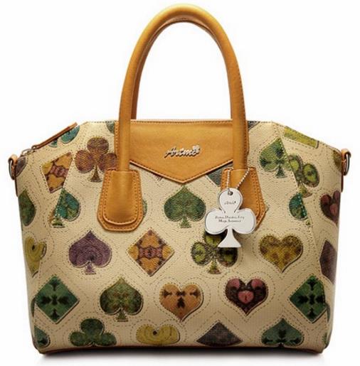 秋冬款复古鳄鱼纹手提包搭配：5款手提包演绎甜美范